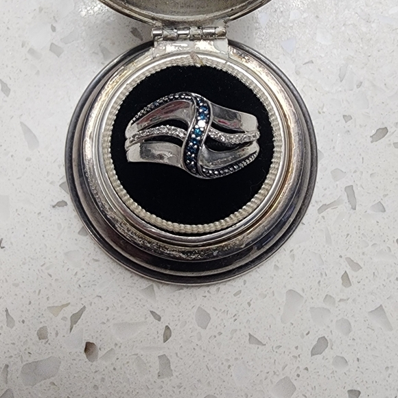 Blue diamond and diamond twist ring - Picture 1 of 3